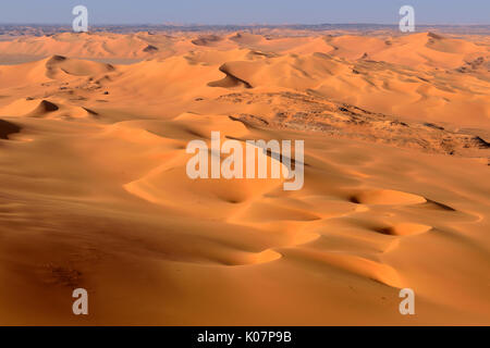 Sanddünen in der Tehak, Tadrart, Tassili n'Ajjer Nationalpark, Sahara, Algerien Stockfoto
