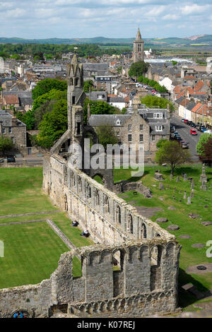 Blick aus der ST-Regel Turm und die Ruinen der St. Andrews Cathedral, St Andrews, Fife, Schottland, Großbritannien Stockfoto