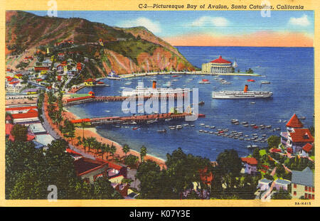 Blick auf die Bucht von Avalon, mit dem Casino im Hintergrund, Casino, Santa Catalina Island, Kalifornien, USA. Datum: 1939 Stockfoto