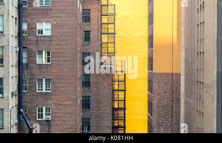 Notausgang und Gebäude auf der Upper West Side von Manhattan Stockfoto