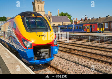 Die vordere optimierte Ende einer Klasse 222 Personenzug, im markanten East Midlands Trains Farben Stockfoto