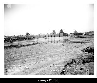 Foto von Unbebauten Standort für die Northwood Shopping Center in Baltimore, Maryland, mit Wohnbauten und Bäume im Hintergrund, Baltimore, Maryland, 30. Juni 1949. Stockfoto