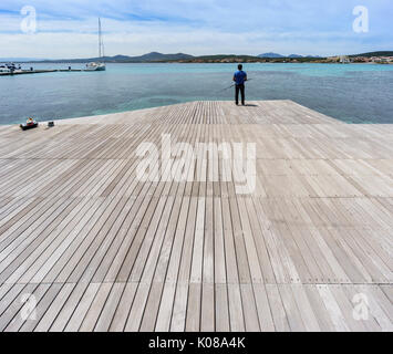 Italien, Sardinien - Golfo Aranci, Costa Smeralda. Neue Promenade am Meer, Lungomari. Stockfoto