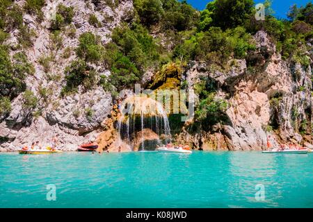 Frankreich, Alpes de Haute Provence, Bootfahren im Gorges du Verdon Stockfoto