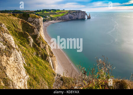 Strand und Klippen bei Alabaster Küste von Etretat, Normandie, Seine-Maritime, Frankreich Stockfoto