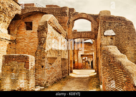 Archäologische Ausgrabungen in Ostia Antica: Caseggiato von Serapide - Rom - Italien Stockfoto