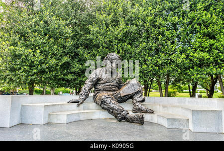 Der Albert Einstein Memorial, eine Bronzestatue an der Nationalen Akademie der Wissenschaften in Washington, D.C. Stockfoto