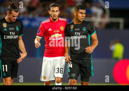 Skopje, FYROM - August 8,2017: Real Madrid Casemiro (R) und Manchester United M. Darmian (C) während der UEFA Super Cup Finale zwischen Real Madrid Stockfoto