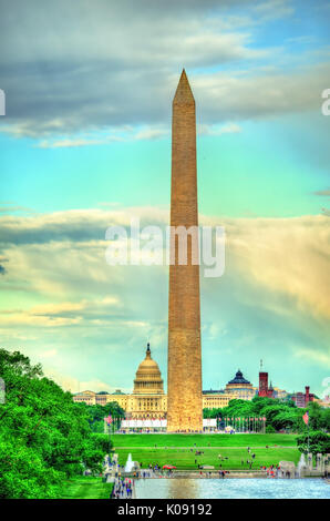 Das Washington Monument und dem Kapitol auf der National Mall in Washington, D.C. Stockfoto