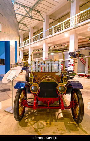 Der Fiat Centro Storico ist ein Museum und Archiv in Turin. Macht Autos, Flugzeuge, Züge, Traktoren, Lkws, Fahrräder, Waschmaschinen, Kühlschränke mit Fiat Marke Typ 1 "Phaeton" 1910 Stockfoto