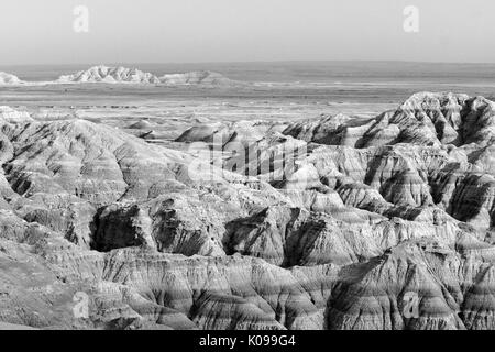 Die Wolken lassen die Sonne Licht Felsformationen in der South Dakota Badlands Stockfoto