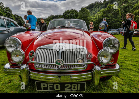 Wales August 2017. North Wales Car Club Car Show im Freien. Klassiker aus Europa, Amerika und Großbritannien. HDR-Autos mit gestochen scharfen Details erfasst. Stockfoto