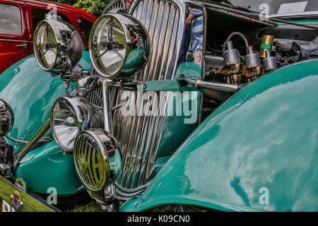 Wales August 2017. North Wales Car Club Car Show im Freien. Klassiker aus Europa, Amerika und Großbritannien. HDR-Autos mit gestochen scharfen Details erfasst. Stockfoto