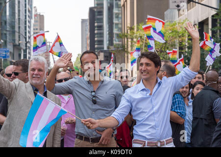 Montreal, Kanada - 20 August 2017. Kanadische Premierminister Justin Trudeau und Irland Premierminister Leo Varadkar Teil in Montreal Pride Parade nehmen. Stockfoto