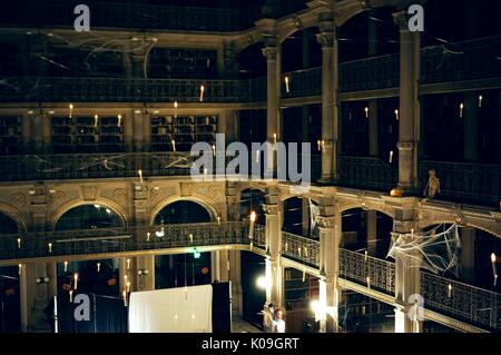 Ansicht aus einer oberen Ebene der George Peabody Library an der Johns Hopkins University, 2015. Mit freundlicher Genehmigung von Eric Chen. Stockfoto