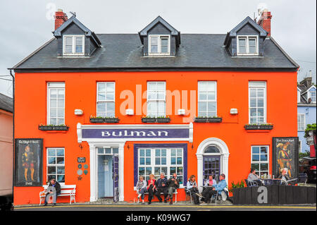 Gäste genießen Sie einen gemütlichen Nachmittag bei Bulman Bar & Toddies Stockfoto