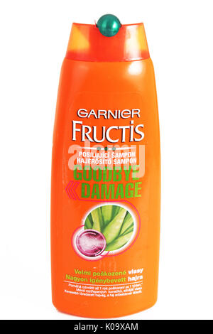 Fructis-shampoo von Garnier, neu auf isolierten weißen studio Hintergrund. Stockfoto