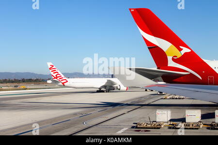 Los Angeles, USA - 25. September 2016: Flugzeug sitzen auf der Start- und Landebahn am Los Angeles International (LAX) Airport Stockfoto