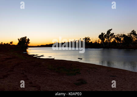 Rocky Pool bei Sonnenuntergang, einen Abschnitt der Gascoyne River, die nie trocken wird, Gascoyne, Western Australia Stockfoto