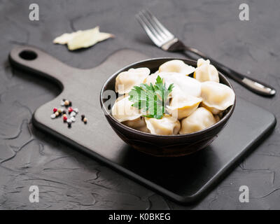 Russische Maultaschen, Ravioli, Knödel mit Fleisch Stockfoto