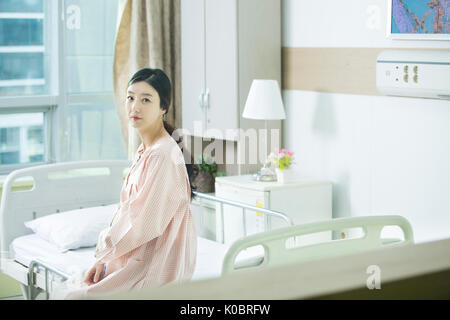 Schwangere Frau in der Entbindungsstation Stockfoto