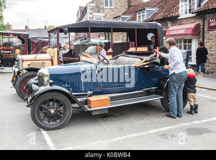 Oldtimer in Thornton le Dale Dorf Stockfoto