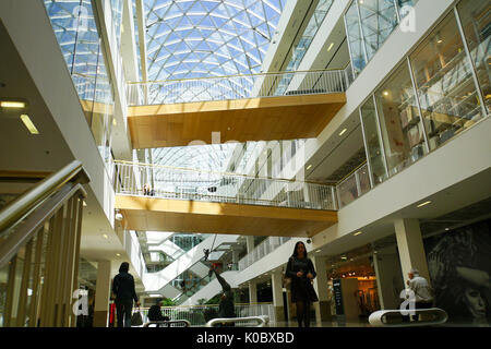 Litauen, Vilnius, Gedimino 9 Shopping Mall, Gedimino prospekta 9. Stockfoto