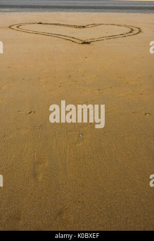 Wahre Liebe Herz im Sand, ich liebe dich Message am Strand Stockfoto