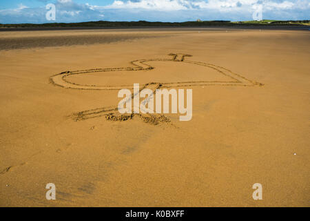 Wahre Liebe Herz im Sand, ich liebe dich Message am Strand Stockfoto