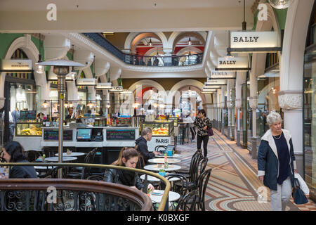 Geschäfte und Läden im 19. Jahrhundert das Queen Victoria Building in der George Street, Sydney, New South Wales, Australien Stockfoto