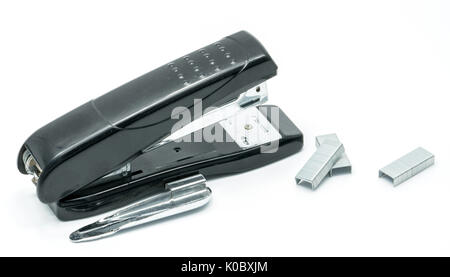 Schwarz Hefter und Heftklammern auf weißem Hintergrund, Büro Zubehör mit Kopie Raum Stockfoto