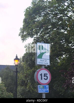 Ein Zeichen im Jersey bezeichnet eine Green Lane, ein Netzwerk von Straßen mit 15 mph Höchstgeschwindigkeit wo Priorität für Wanderer, Radfahrer und Reiter gegeben ist Stockfoto