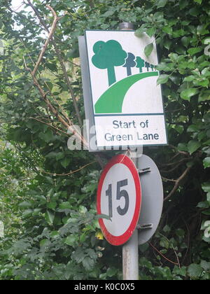 Ein Zeichen im Jersey bezeichnet eine Green Lane, ein Netzwerk von Straßen mit 15 mph Höchstgeschwindigkeit wo Priorität für Wanderer, Radfahrer und Reiter gegeben ist Stockfoto