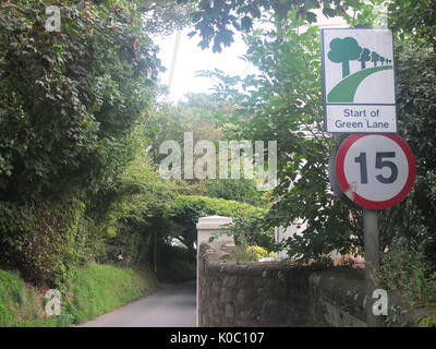 Ein Zeichen im Jersey bezeichnet eine Green Lane, ein Netzwerk von Straßen mit 15 mph Höchstgeschwindigkeit wo Priorität für Wanderer, Radfahrer und Reiter gegeben ist Stockfoto