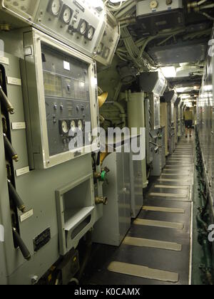 Raketen Korridor onboard Le Redoutable, ersten französischen Atom-U-Boot mit ballistischen Raketen und Raketenwerfer in Cherbourg, Frankreich Stockfoto