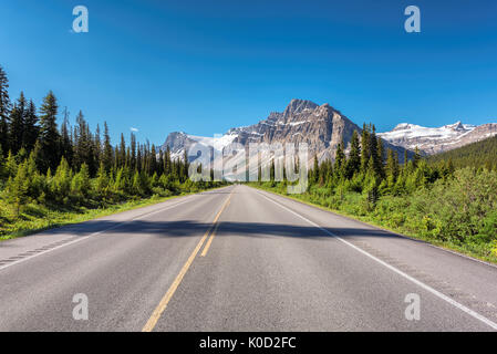 Schönen Highway durch die Kanadischen Rocky Mountains im Banff National Park Stockfoto