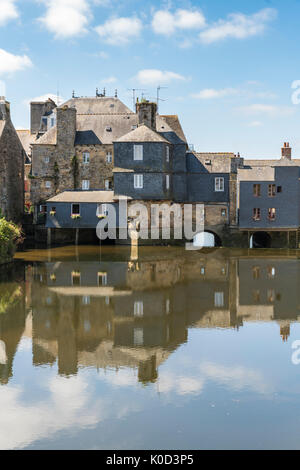 Die bewohnten Rohan-Brücke am Fluss Elorn. LANDERNEAU, Finistère, Bretagne, Frankreich. Stockfoto