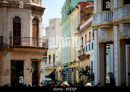 Hauptstadt Havanna in Kuba, Kubanische Seitenstraße vom Alten Platz in der Altstadt Stockfoto