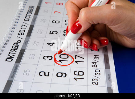 Oktober 10, 2017. Datum ist markiert mit einem roten Marker in den Kalender. Stockfoto