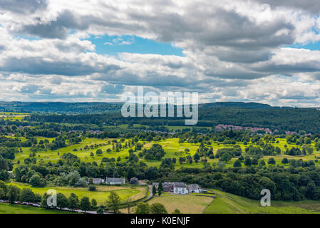 STIRLING, Großbritannien - 9 August, 2017 - Luftbild der urbanen Landschaft rund um die Burg Stirling in Schottland. Stockfoto