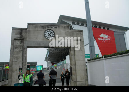 Belfast, Nordirland, Irland. 22 Aug, 2017. Memorial Arch auf Kingspan Stadion während der Rugby-WM in Belfast. Credit: Elsie Kibue/Alamy leben Nachrichten Stockfoto