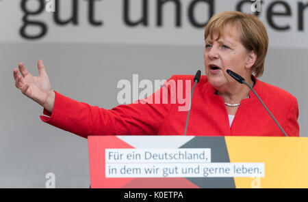 Münster, Deutschland. 22 Aug, 2017. Die deutsche Bundeskanzlerin Angela Merkel (CDU) spricht bei ihrem Wahlkampf tour in Nordrhein-Westfalen in Münster, Deutschland, 22. August 2017. Foto: Guido Kirchner/dpa/Alamy leben Nachrichten Stockfoto