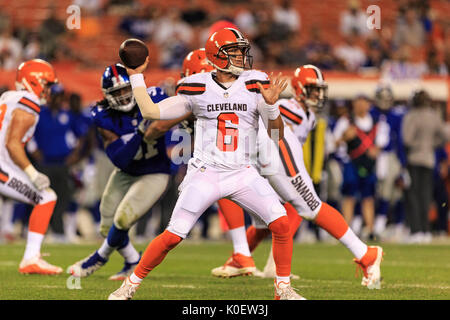 21. August 2017: Cleveland Browns quarterback Cody Kessler (6) Während der NFL Football Spiel zwischen den New York Giants und der Cleveland Browns zunächst Energie Stadion in Cleveland, Ohio. JP Waldron/Cal Sport Media Stockfoto