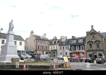 Marktplatz, Selkirk, Großbritannien. 22 Aug, 2017. Selkirk Straßenbild Regenaration Straßenbild arbeitet in Selkirk Marktplatz ab Montag, 21. August bis Samstag, 31. März 2018. Die Pläne umfassen sicherer und verbesserte Bereiche für die Fahrgäste des Busses, bessere Sitz- und Plasterungsoberflächen, verbesserte Fußgängerüberwegen und Verbesserungen zu ermöglichen Markt Platz für Veranstaltungen und Märkte verwendet werden. Während der Arbeiten vorübergehende Haltestellen wird sich auf die wichtigsten 7 Straße statt auf dem Markt verwendet werden, während es wird Zeiten geben, in denen Parken auf dem Markt betroffen ist. Bild: Rob Grau/Alamy leben Nachrichten Stockfoto