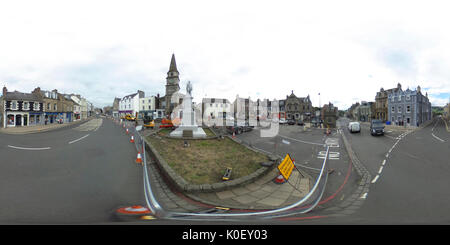 Marktplatz, Selkirk, Großbritannien. 22 Aug, 2017. Selkirk Straßenbild Regeneration (HINWEIS: Das Bild wurde als Equirectangular Panorama erstellt. Import-image in ein Panoramablick auf die Spieler eine interaktive 360°-Ansicht) Straßenbild in Selkirk Marktplatz von Montag Werke zu schaffen, 21. August bis Samstag, 31. März 2018. Die Pläne umfassen sicherer und verbesserte Bereiche für die Fahrgäste des Busses, bessere Sitz- und Plasterungsoberflächen, verbesserte Fußgängerüberwegen und Verbesserungen zu ermöglichen Markt Platz für Veranstaltungen und Märkte verwendet werden. Bild: Rob Grau/Alamy leben Nachrichten Stockfoto