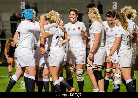 Belfast, Nordirland, Irland. 22 Aug, 2017. England feiern das Erreichen der Endrunde der Frauen Rugby World Cup nach dem Sieg gegen Frankreich 20 - 3 bei Kingspan Stadium, Belfast. Credit: Elsie Kibue/Alamy leben Nachrichten Stockfoto