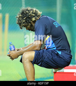 Pallekele, Sri Lanka. 22 Aug, 2017. Sri Lankan cricketer Lasith Malinga nimmt eine Pause während einer Übungsstunde am Pallekele International Cricket Stadion in pallekele am 22. August 2017, Quelle: Lahiru hat Harshana/Alamy leben Nachrichten Stockfoto