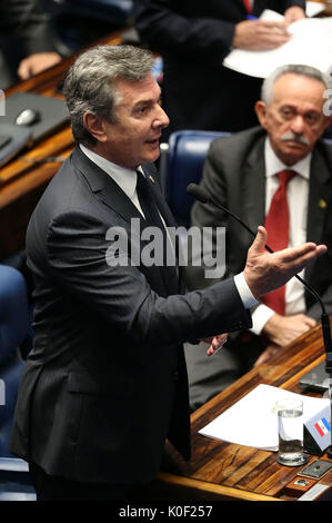 (170823) - Brasilia, Aug 23, 2017 (Xinhua) - Datei Foto am 12.08.31, 2016 zeigt brasilianischen Senator und ehemaliger Präsident Fernando Collor de Mello (Vorne) sprechen während der Senat die endgültige Amtsenthebung Sitzung von Brasilien gefederter Präsident Dilma Rousseff in Brasilia, der Hauptstadt von Brasilien übernommen. In Brasilien Höchste Gericht am 22.08.2017, einen Fall gegen Fernando Collor de Mello für Korruption, Geldwäsche und illegale Vereinigung. (Xinhua / Li Ming) (Ma) (da) (Hy) Stockfoto