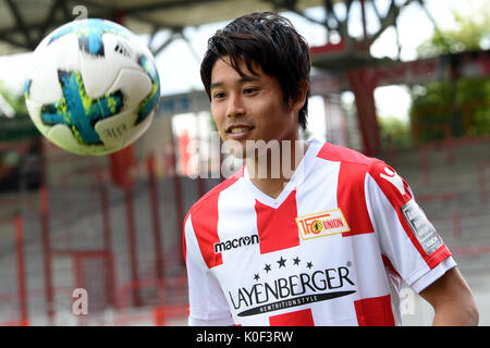 Japanischer Fußballspieler Atsuto Uchida wird als neuer Spieler der 1. FC Union Berlin Club in Berlin, Deutschland, 23. August 2017. Der japanische Spieler von Schalke 04 an die Berliner Club. Foto: Maurizio Gambarini/dpa Stockfoto