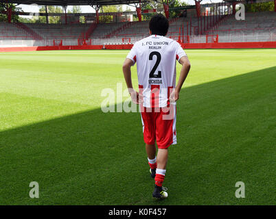 Japanischer Fußballspieler Atsuto Uchida wird als neuer Spieler der 1. FC Union Berlin Club in Berlin, Deutschland, 23. August 2017. Der japanische Spieler von Schalke 04 an die Berliner Club. Foto: Maurizio Gambarini/dpa Stockfoto